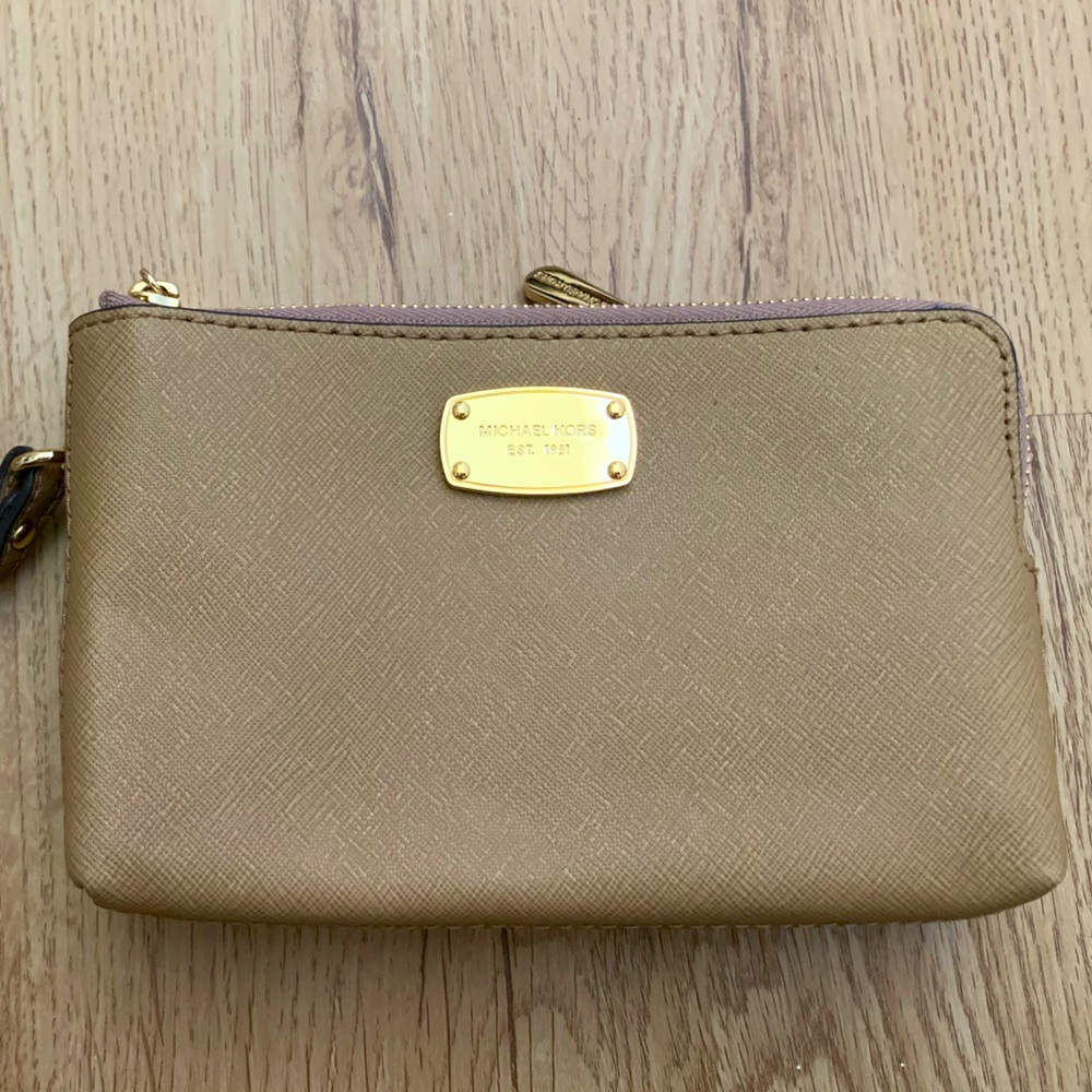 Michael Kors Wristlet/Wallet Beige, Tan